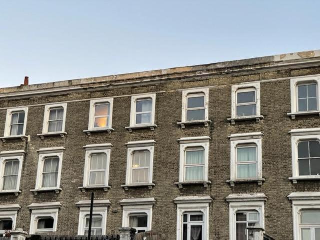 Budget Bliss, W12, White City, Shepherd's Bush Market Londres