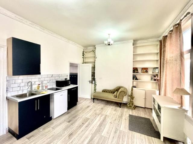 Pensão Budget Bliss, W12, White City, Shepherd's Bush Market 3*