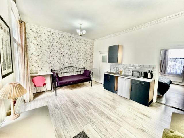 Budget Bliss, W12, White City, Shepherd's Bush Market Pensão 3*